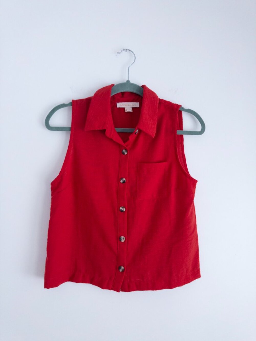 Monteau Los Angeles Women's Red Textured Sleeveless Button Down Shirt Medium - Picture 8 of 8